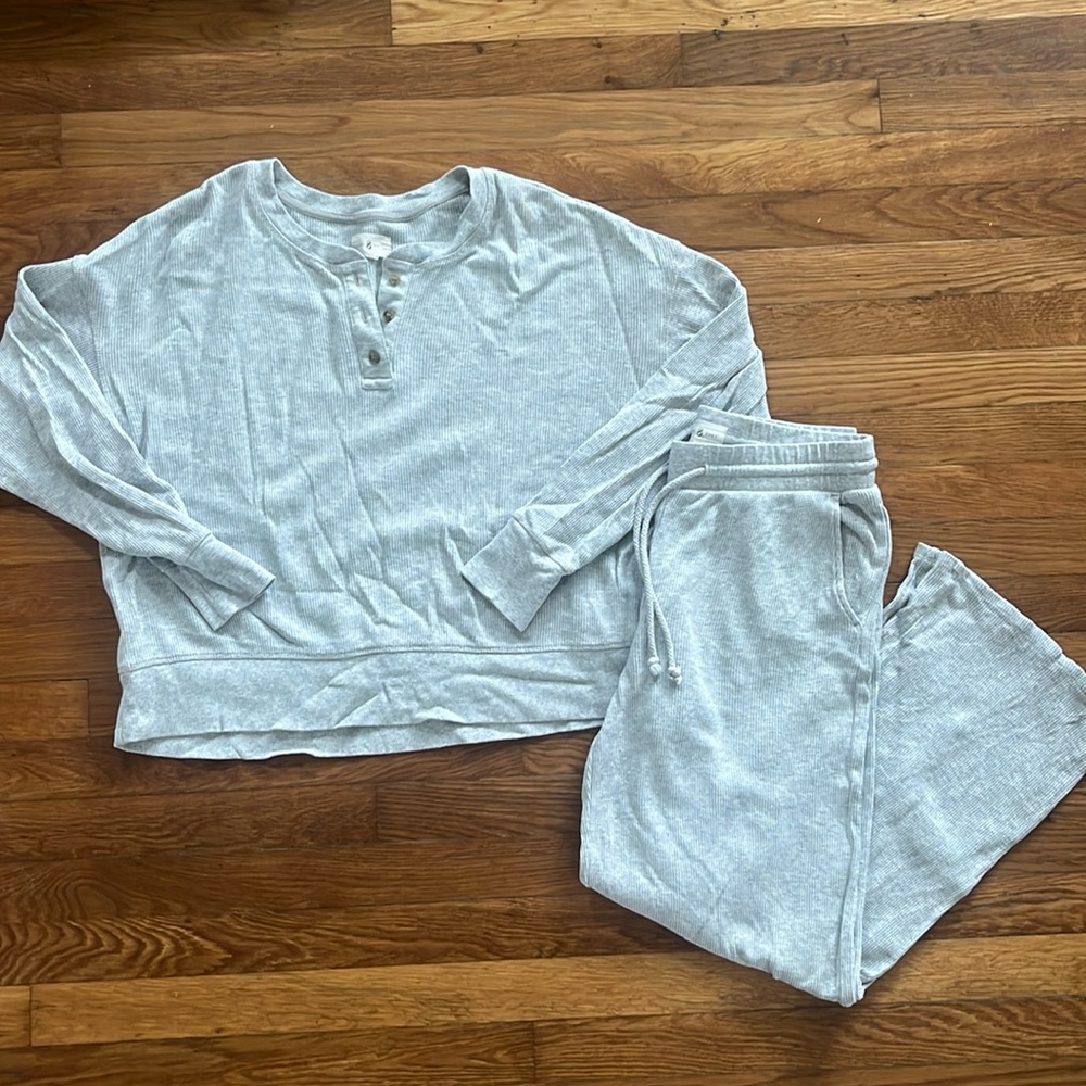 Lou & Grey Lounge Set